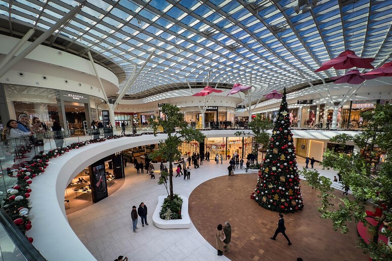 SHOPPING MAXIMALL POMPEII – 10 Gennaio 2026